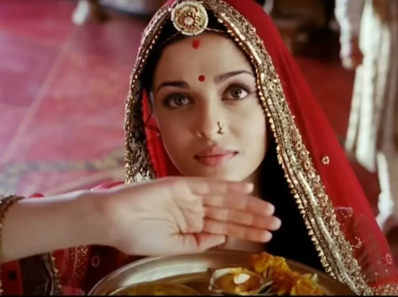 aish_bachchan_'s tweet photo. Jodhaa and Akbar’s love shines brightly across the ages as a symbol of mutual respect, tolerance and open mindedness. Today we celebrate the 15th year since our journey that brought their eternal romance to the silver screen.

Jodhaa Akbar streaming on Star Gold, Netflix, iTunes! https://t.co/rYHnoXXbUo