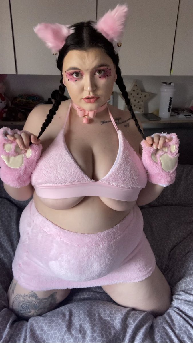 PoppySeeds69's tweet photo. Pink love kitty 💕 wanna be my valentines https://t.co/AYZxOQ2hOP