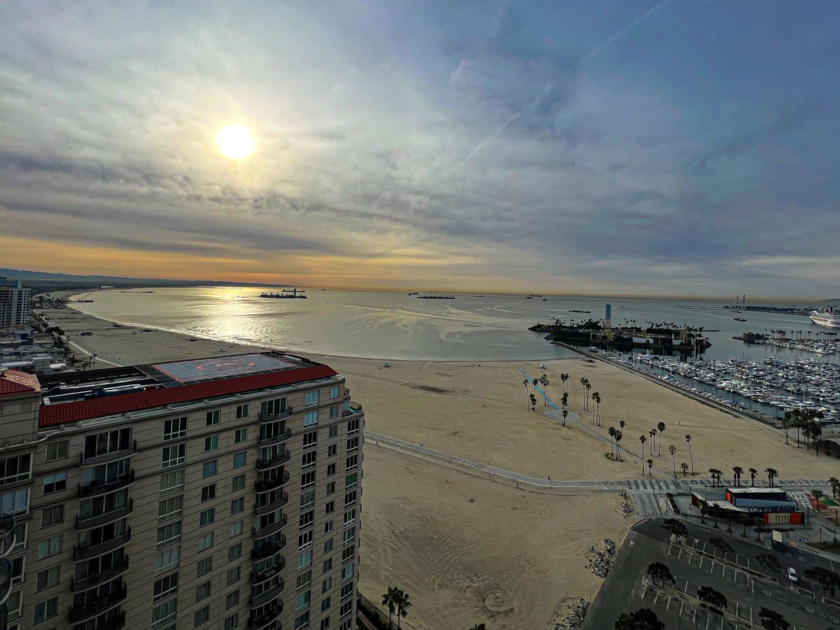 eberhard_co's tweet photo. Our office view! #rooftop #rooferslife #construction #contractor #sheetmetal #safetyfirst #eberhard #local105 #local36 #local162 https://t.co/K99MNvFpVo