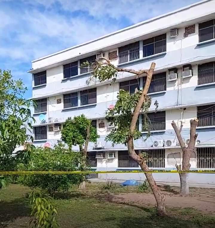 PulsoInforma1's tweet photo. Cae persona del 4to piso de los multifamiliares ubicados en Sahuaripa y Guerrero en Ciudad Obregón https://t.co/HAWMQ80DHX