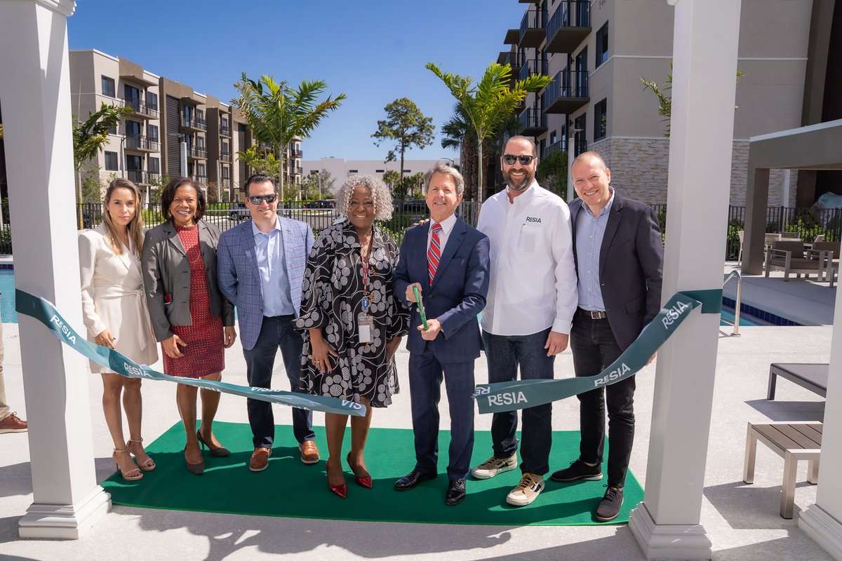 LiveResia's tweet photo. Last Week, we held the Ribbon Cutting Ceremony for Resia Pine Ridge in @pbcgov. Our team was joined by Mayor Gregg Weiss and County Administrator Verdenia Baker to celebrate the opening of our newest community. https://t.co/DDecHOZ3dS