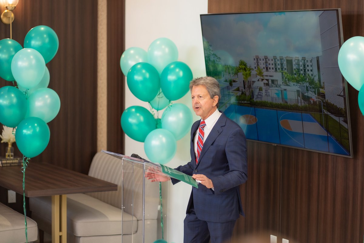 LiveResia's tweet photo. Last Week, we held the Ribbon Cutting Ceremony for Resia Pine Ridge in @pbcgov. Our team was joined by Mayor Gregg Weiss and County Administrator Verdenia Baker to celebrate the opening of our newest community. https://t.co/DDecHOZ3dS