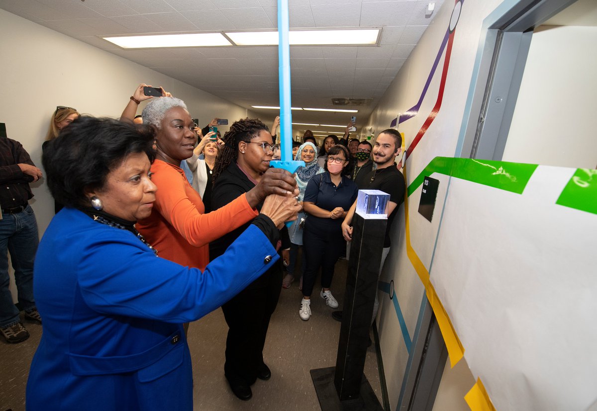 ai_cpp's tweet image. SILL recently re-opened their iLab, which supports students looking to be creative and innovative. The iLab is equipped with 3D printers, scanners, laser cutters and more for students to use. Read all about it here!  bit.ly/3EsZggY