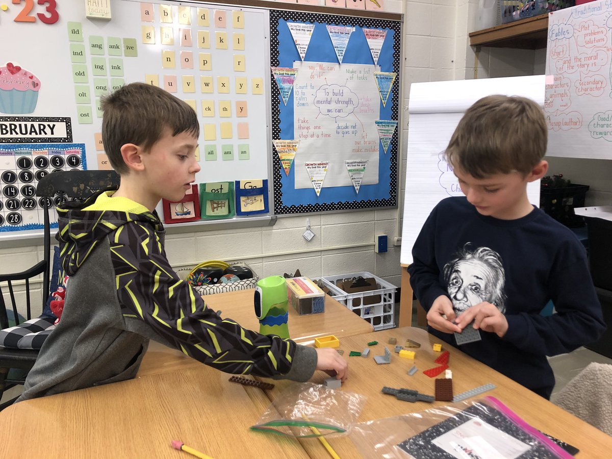 KymHarjes's tweet image. Discovering that matter is made up of smaller pieces #physicalscience #legoscience