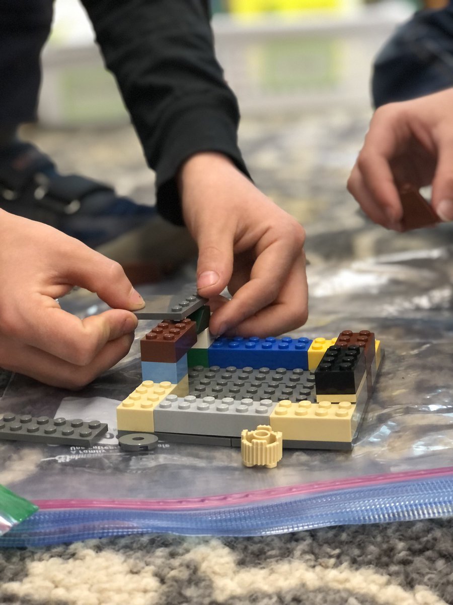 KymHarjes's tweet image. Discovering that matter is made up of smaller pieces #physicalscience #legoscience