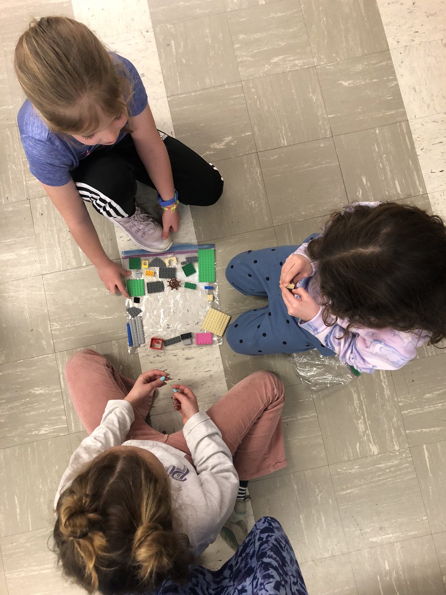 KymHarjes's tweet image. Discovering that matter is made up of smaller pieces #physicalscience #legoscience