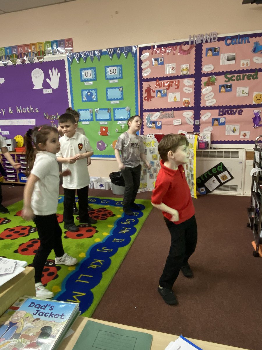 MrsMorrisonDPS's tweet photo. Warming up during our lesson on making healthy choices! https://t.co/DBT1pQPxZ3