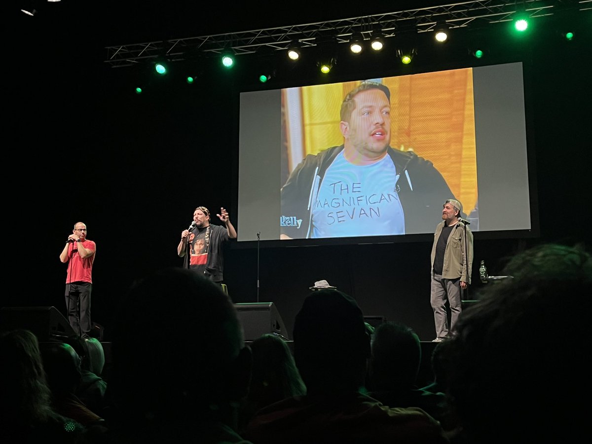 TellEmChels's tweet photo. @TellEmSteveDave Lol I think he’s wearing the same outfit in Saturday’s show! https://t.co/d4tJ1svnnf