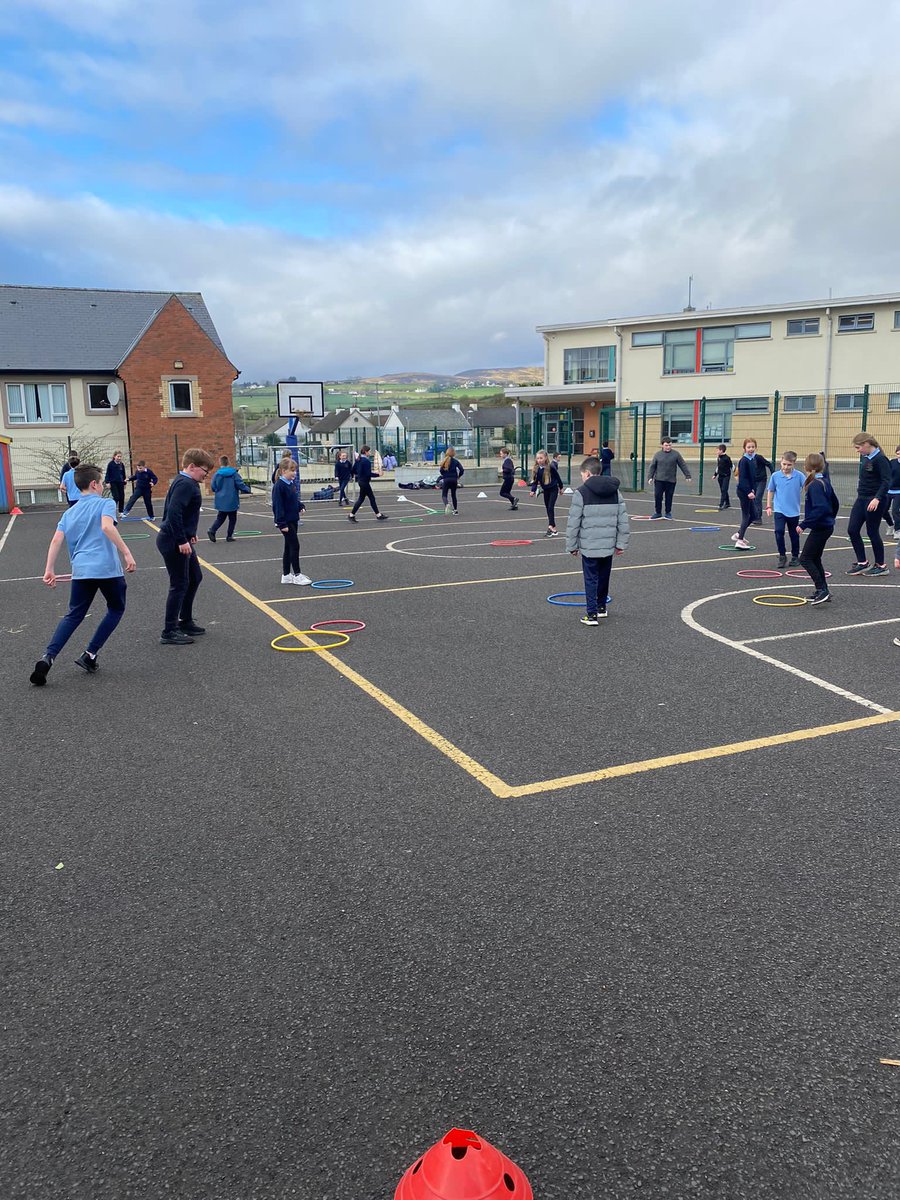 tommy_mulhern's tweet photo. Great to be back @ScoilEoghain for another block of PE and Well-Being 👏🏼
“An active mind cannot exist in an inactive body” - George S. Patton Jr.
#Fit4You #Primaryschool #scoileoghain #moville #Inishowen #Donegal #pyshicaleducation #wellbeing #games #teamwork #movement https://t.co/d88X9IxvSS