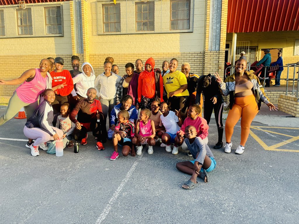 Dzzubha89's tweet photo. We showed Up ke mamasana!!❤️😍💚
#herbalifenutrition_askmehownow
#FetchYourBody2023 #bodytransformationchallenge https://t.co/MpqYKlIptF