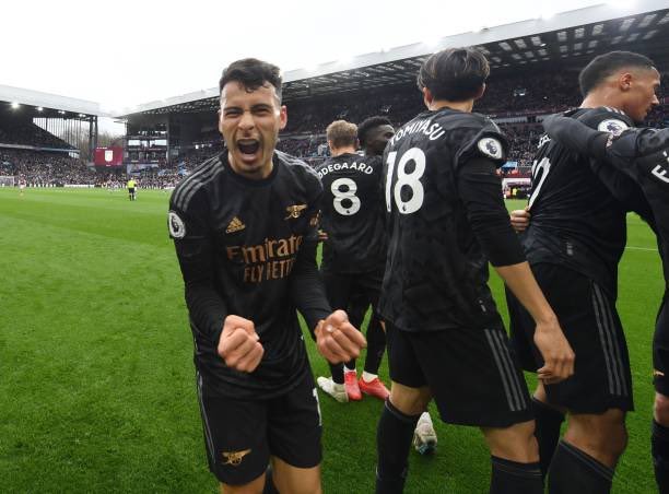 Arsenalnewschan's tweet photo. 🗣️Thierry Henry with some advice to #Arsenal: "Yes, we still have a game in hand, but keep calm, keep calm, keep calm. Just believe in what you did since the beginning. Now it is a fight. It was always a fight. But now it is a proper fight." 💯👊 https://t.co/Ww1UlD6AHk