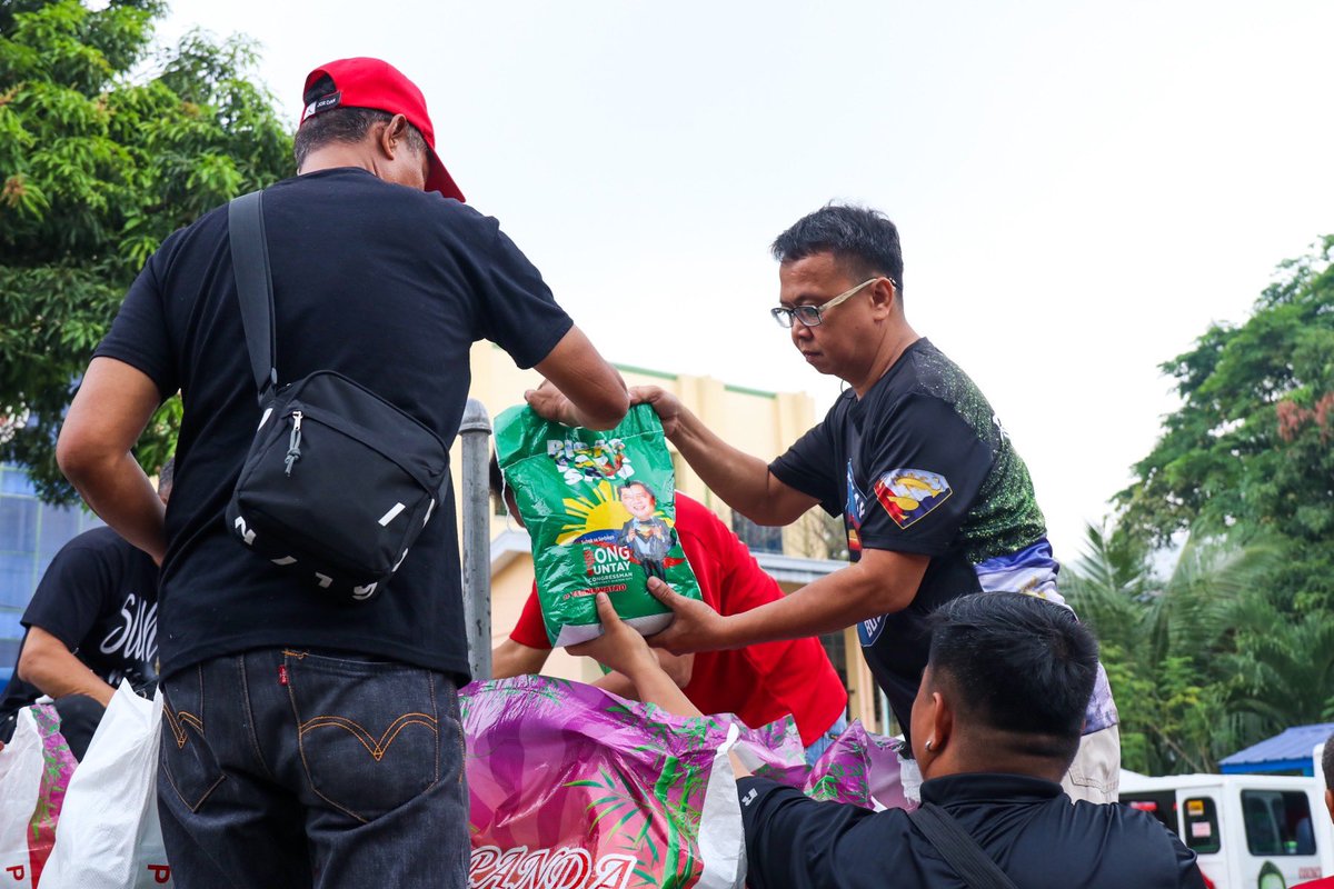 Sunod sunod ang sunog sa distrito ko, katatapos lang ng sunog sa brgy roxas ngayon sa barangay tatalon naman. kawawa naman mga tao.