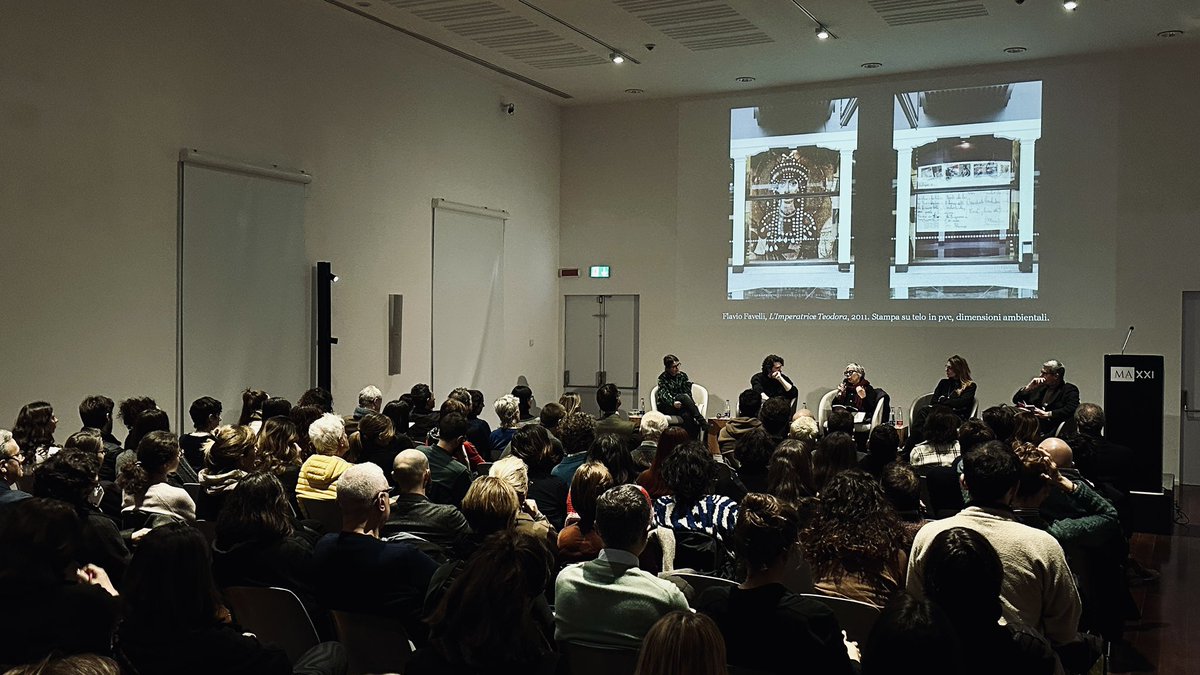 Museo_MAXXI's tweet photo. Da #MaurizioCattelan a #LuigiOntani, passando per #PinoPascali e #Vedovamazzei, Saverio Verini racconta la costellazione di artisti contemporanei che, in Italia, affrontano il tema dell’infanzia nell’arte. #alMAXXI il talk a partire dal suo libro "La stagione fatata" 📚 https://t.co/vbnJVHZTbM