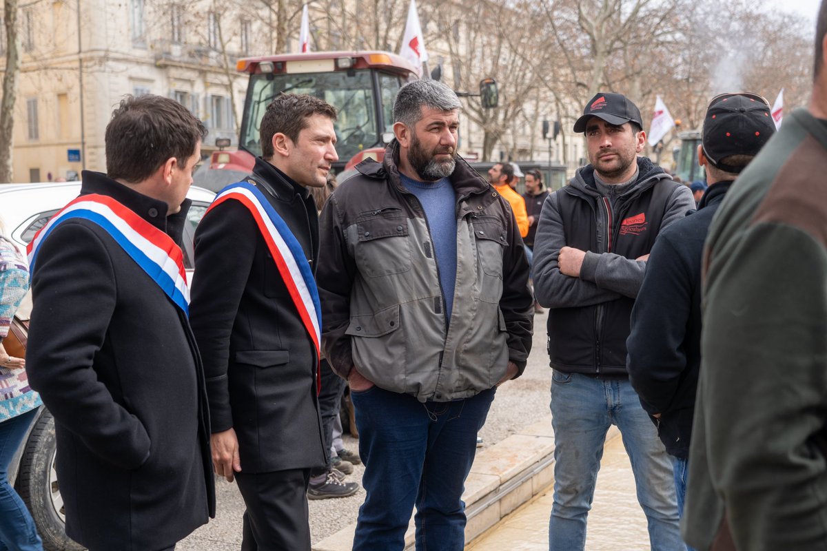 jsanchez_rn's tweet photo. Présent ce jour aux côtés des agriculteurs mobilisés à Nîmes.
Avalanche de normes débiles, concurrence déloyale…
Ceux qui nous nourrissent avec amour et savoir-faire sont en train de crever.
Le gouvernement y est insensible.
Sans eux, comment ferons-nous pour bien nous nourrir ? https://t.co/3gIRCW9FIp