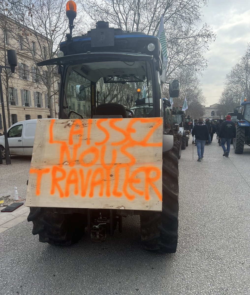 jsanchez_rn's tweet photo. Présent ce jour aux côtés des agriculteurs mobilisés à Nîmes.
Avalanche de normes débiles, concurrence déloyale…
Ceux qui nous nourrissent avec amour et savoir-faire sont en train de crever.
Le gouvernement y est insensible.
Sans eux, comment ferons-nous pour bien nous nourrir ? https://t.co/3gIRCW9FIp