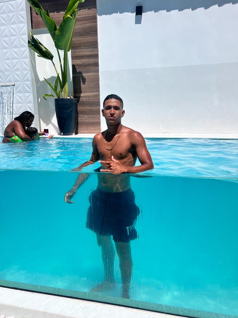 🦅