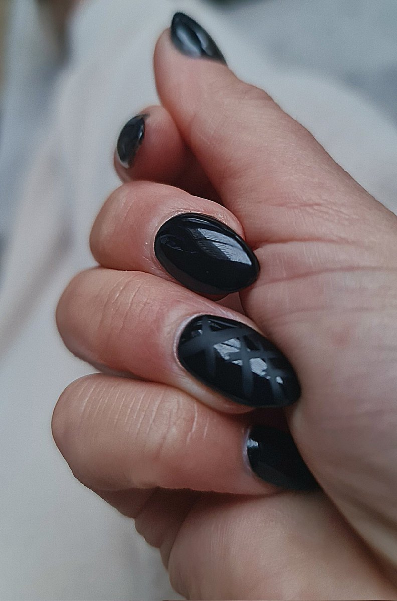 TattooedMinx50's tweet photo. Good afternoon sweetie π
I had my #longfingernails renewed yesterday. Thank you Mr X for the tribute to cover the cost π Slightly different design but #shinyblacknails #blackpvcnails are a #WINNER at the moment π #tattooedminx50 Please ππ» follow & share the word ππ https://t.co/SRZVoppweT