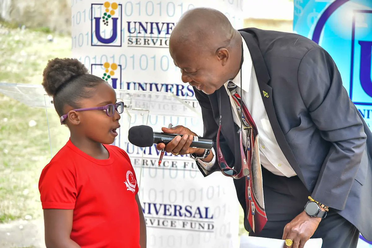 usfjamaica's tweet photo. Red Hills 📢📢 Its your turn!
Don’t have data? Don't worry! There is now free #CommunityWiFi in Red Hills Square, courtesy of the Universal Service Fund.
#ConnectJa #CommunityWiFi #bridgingtheinformationgap #USF https://t.co/zVYm2x00xn