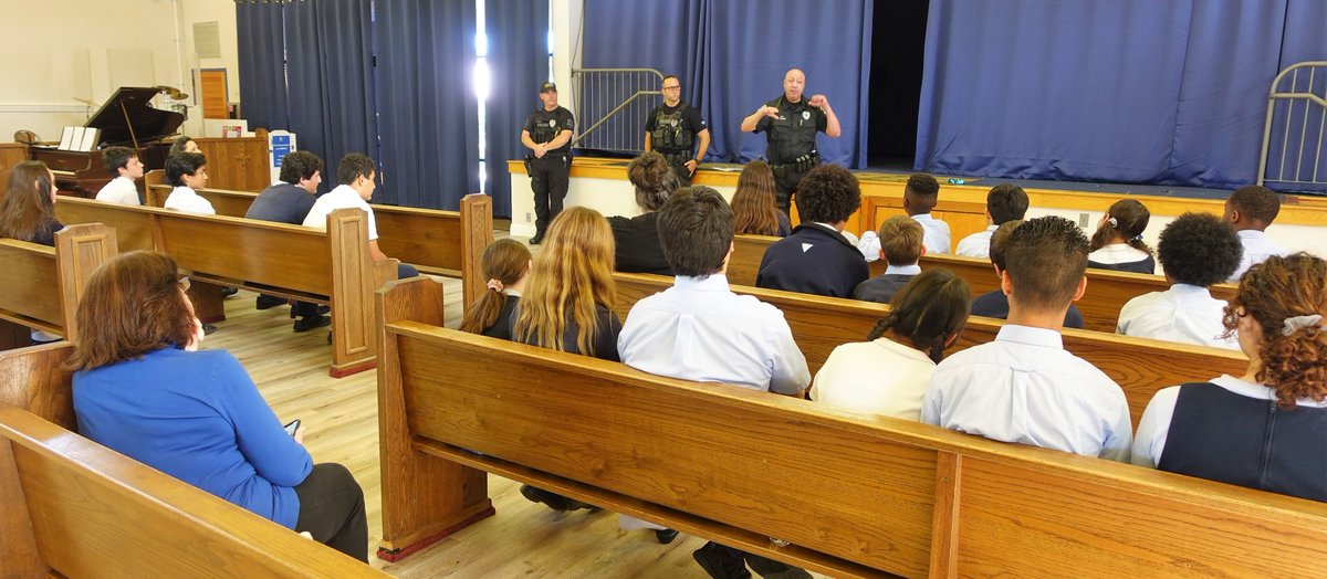 CoconutCreekPD's tweet image. Thanks to our #friends at Paideia Classical Academy for inviting us to talk to #students about the dangers of #DrugUse. K9 Max &amp;amp; Titus were also part of the visit. K9 Titus showed them how he's trained to find #drugs. K9 Max did some #obedience and then #apprehension work.