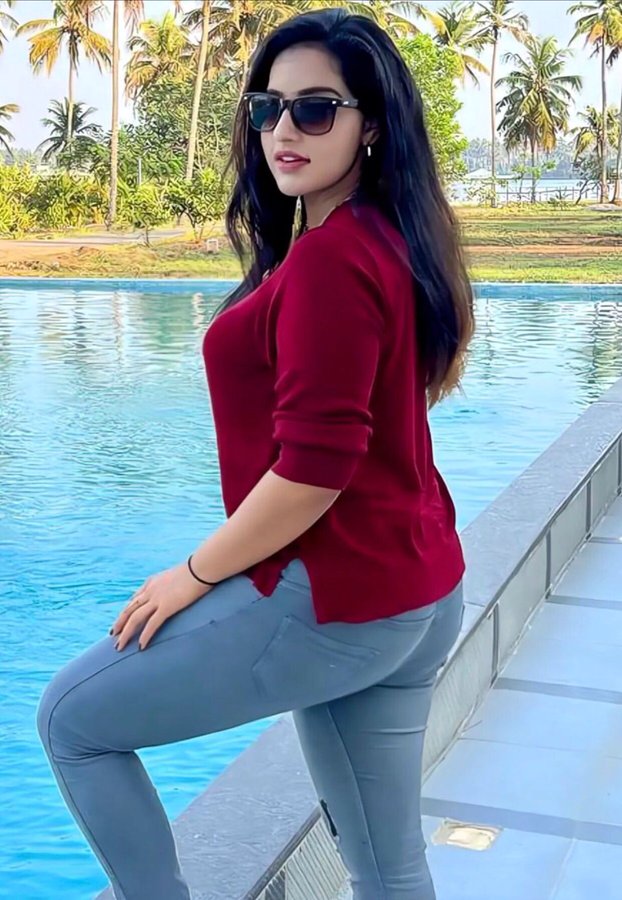 FpgeOISaYAAmt3o?format=jpg&name=900x900