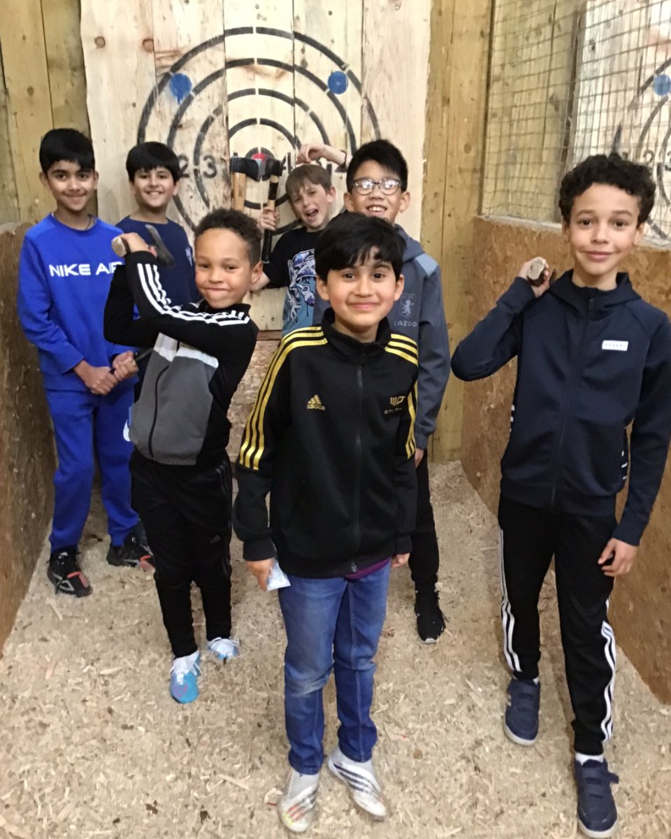 As a team, we enjoy hosting parties and other events🪓🤣  #AxeThrowing #Kids #Teens #Birthday #PartyPackage #Friends
