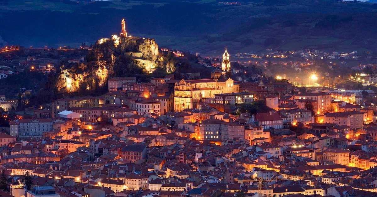 C’est beau une ville la nuit ! #lepuyenvelay capitale des chemins de Saint Jacques