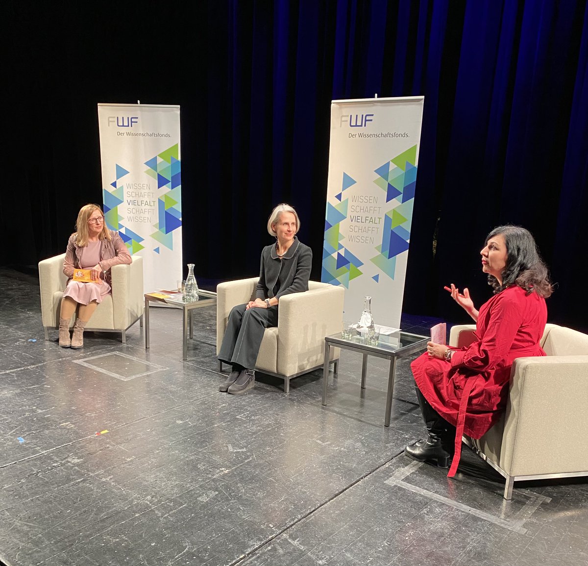 📢 Jetzt live im Stream: #AmPulsTalk aus dem Theater Akzent, es diskutieren Sozialexpertin Marianne Hengstberger und Familiensoziologin <a href="/UZartler/">Ulrike Zartler</a> mit Jasmin Dolati <a href="/RadioWienHeute/">Radio Wien | Wien heute</a>. #familie #talk 

➡️ fwf.ac.at/ampuls