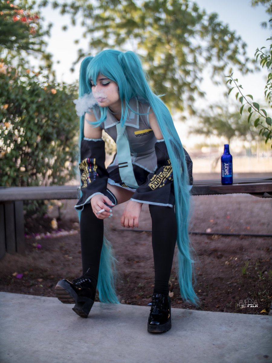CosplaysLala17's tweet photo. La vida no tiene sentido bro..
#HatsuneMiku #cosplay #cosplaygirl #VOCALOID https://t.co/0qqcmOSyAp