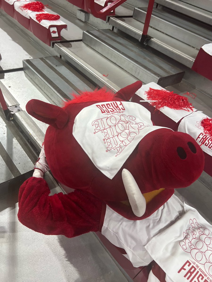 💤 𝙎𝙣𝙤𝙤𝙯𝙚 💤 a little bit longer this morning ‘cause we got a late night matchup tonight against the Bulldogs!

🎟️ Men’s Basketball
🆚 Georgia Bulldogs
⏰ 8:00 PM
📍 Bud Walton Arena

🐗 | #WooPigSooie