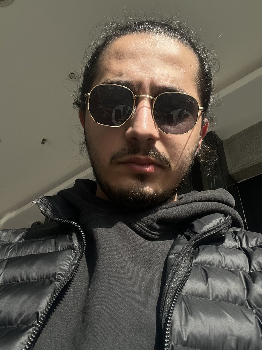 atanumbbbb's tweet photo. ری‌اکشنم به رخ جدید امیر لاشی و سیبیل علیرضا: https://t.co/RS2VCdr4N7