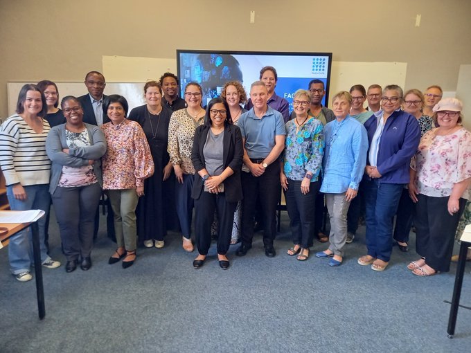 Imi_Facilitate's tweet photo. FACILITATE today in #SouthAfrica @ICHG2023 discussing some of our proposals on #clinicaltrialdata #returnofresults #secondaryuse. Lots of feedback to digest and a report to follow! https://t.co/GD4Ju5iSYe https://t.co/h6EGYTOu6G