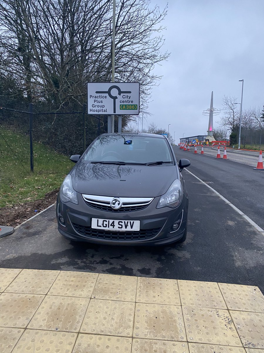 FisioRob's tweet photo. @plymouthcc @DC_Police which of you is responsible for enforcing safety when parking is as bad as this? @AlisonHernandez @CouncillorTudor  can you please help your organisations figure it out and tkE action? #pedestriansafety https://t.co/QFRueQhFbM