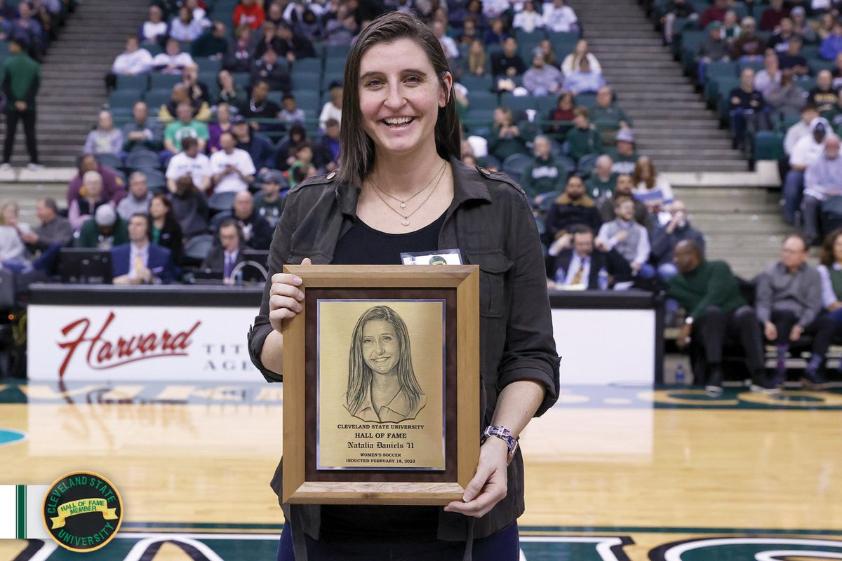 CSU_Athletics's tweet photo. 𝟮𝟬𝟮𝟯 @CLE_State 𝗔𝘁𝗵𝗹𝗲𝘁𝗶𝗰𝘀 𝗛𝗮𝗹𝗹 𝗢𝗳 𝗙𝗮𝗺𝗲 𝗠𝗲𝗺𝗯𝗲𝗿

"You can't have success without failure and I wouldn't be here without my teammates...Thank you all for making it a memorable four years as a Viking." - Natalia Daniels

#PathToThePatch | #GoVikes https://t.co/8UUTRq9VnZ