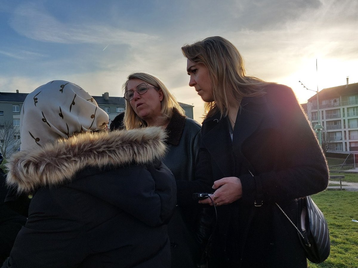 SimonnetDeputee's tweet photo. La victoire est possible pour défendre nos retraites ! 
En porte à porte et au point info retraites avec la @CaravanesPop à Chalette (45) : 100% des habitants sont opposés à la réforme Macron ! 
#7mars
#ReformeDesRetraites 
#Blocage7mars https://t.co/n5JpDEnT64