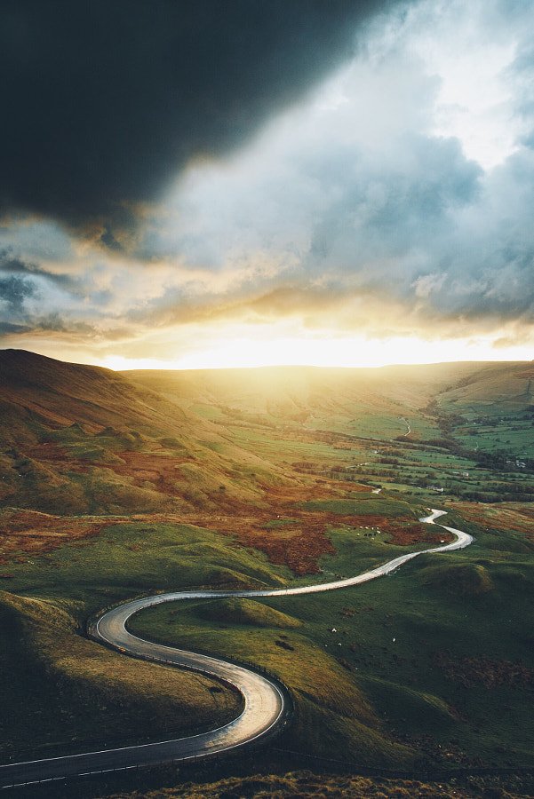 Last Light over the peaks by Daniel Casson