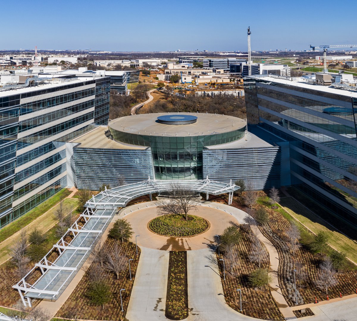SomfyUS's tweet photo. Commercial Project Feature: American Airlines Trinity Campus 
Click the link below to learn more:
https://t.co/urFMS0vKsj 

#somfymotors #motorizedshades #motorizedblinds #somfytahoma #americanairlines #fortworth #trinitycampus #commercialprojects #B2B https://t.co/VaeVykufCp