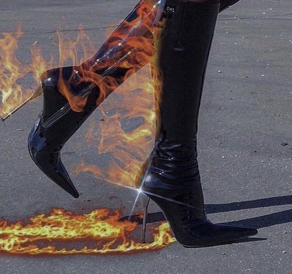miseryroute's tweet photo. hayley williams leaving the studio after recording big man, little dignity https://t.co/qTP3ZJdRII