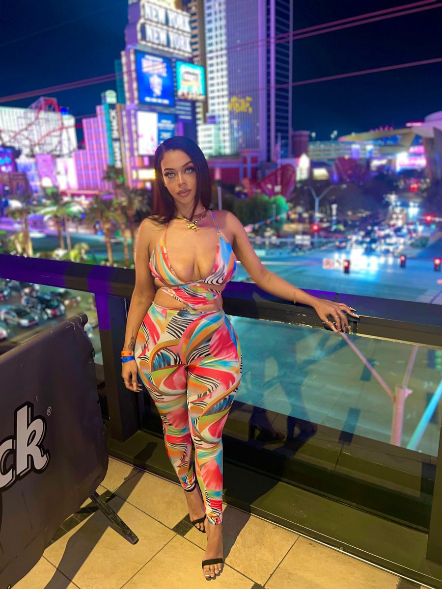 EvrythingYaya's tweet photo. ITS MY MF BIRTHDAY!!!!! 26, no more young driver fee 🥹😂🫶🏽 https://t.co/KmWjGWZxt6