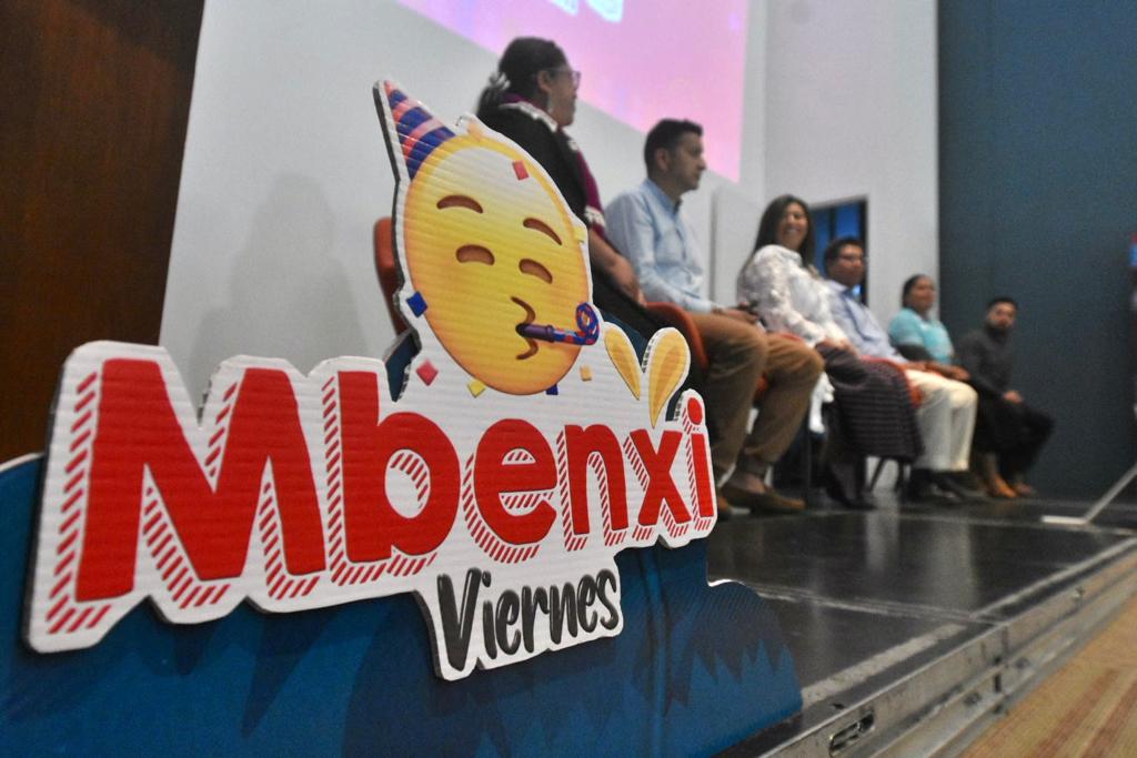 SOLTOLUCA's tweet photo. #Sociedad | Este martes, en el marco del Día Internacional de la Lengua Materna, se informó que alrededor de 204 stickers en Ñathö o lengua otomí podrán ser descargados en la página oficial del ayuntamiento de Temoaya

📸 Luis Rodriguez https://t.co/v1F6qn7zwt