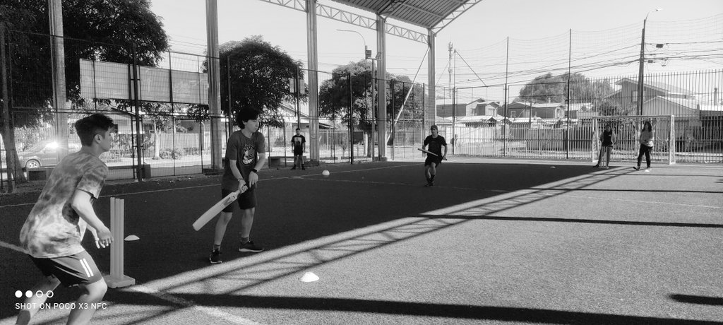 Este año implementamos una Escuela de Verano, dónde la JJVV Los Naranjos nos facilitó los espacios y la coach <a href="/MilaaOyarce/">Cami🖤</a> se hizo cargo de enseñar el programa CRIIIO a personas > 15.
Los resultados?
Llevaremos un equipo de entusiastas jugadores al <a href="/BeachCricket_Cl/">Beach Cricket Chile</a> 🏏🇨🇱🌊