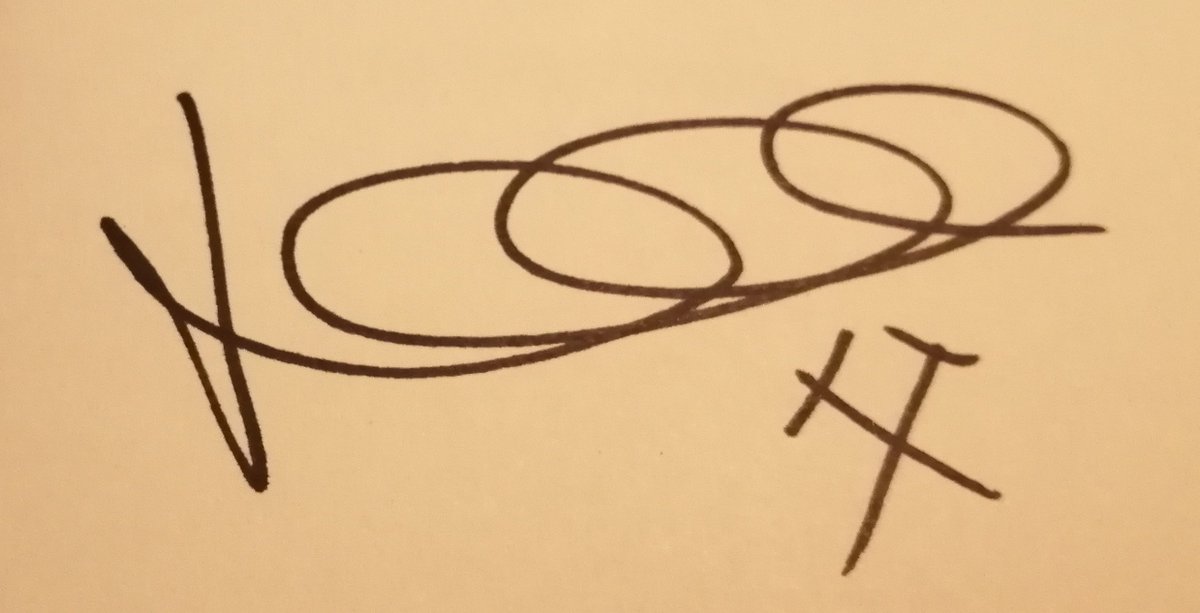 TheBov1959's tweet photo. Why oh Why don't todays footballers have an autograph that can be read ? Mark Smith made only 2 apps for WHU, Mark Noble 550. One can spell his name, can the other ? We're going back to dark ages when peasants,  made their MARK, pardon the pun. https://t.co/4CMhMiuvih