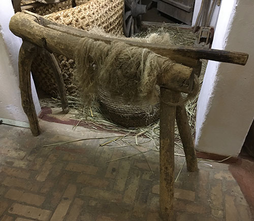 nat_clothing's tweet photo. Top 5 awe-inspiring old folk craft tools used for yarn making https://t.co/EEhQhzzZIN

#old_folk_craft_tools #folk_craft_tools #folkcrafts #craft #yarnmaking #crimping #carding #combing #spinning #yarncomb #woolcarder #distaff #spinningswift #yarncrimper #vintage_yarn_crimper https://t.co/plaCkp25UC