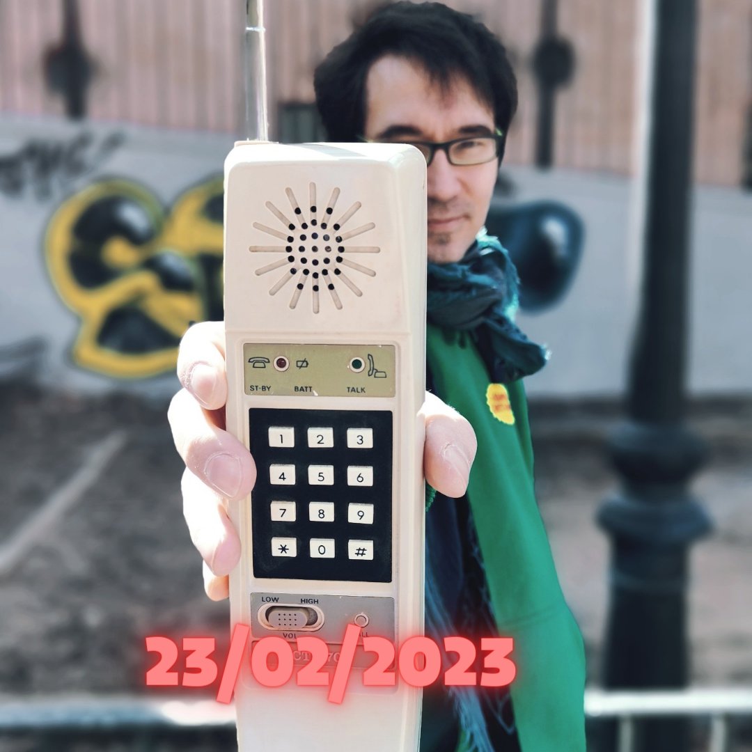 El jueves sale nuestro nuevo videoclip "Un Chernobyl en tu hogar"... Este teléfono súper-retro es una parte fundamental del mismo...¿Qué papel jugará en la trama? 

¡¡No dudes en descubrirlo el jueves!!

#Retro #videoclip #pop #Jueves