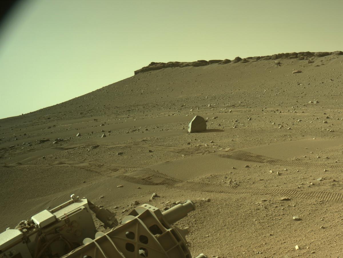 MarsMissionImgs's tweet photo. #PerseveranceRover image taken on #Sol700 at 4:36:50.287 PM with #Navcam #Mars #NASA #Space https://t.co/o9z84HVSdu