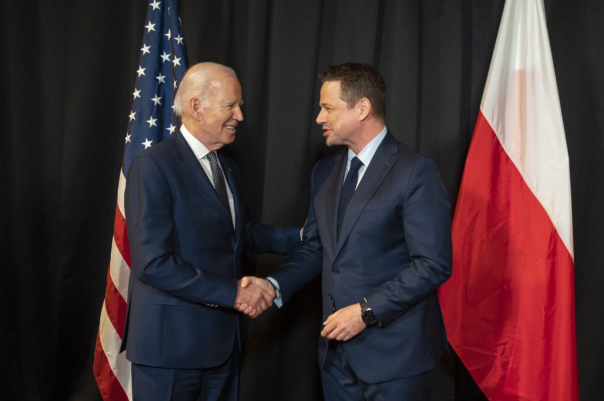 Spotkanie z prezydentem <a href="/JoeBiden/">Joe Biden</a> po jego przemówieniu w <a href="/warszawa/">Warszawa</a>. To ważne, że raz jeszcze potwierdził siłę naszych sojuszy i jedność wolnego świata. Jesteśmy razem po stronie wartości, wolności, demokracji.

Great to have you in Warsaw again, Mr. President! 🇵🇱🇺🇸 <a href="/POTUS/">President Donald J. Trump</a>