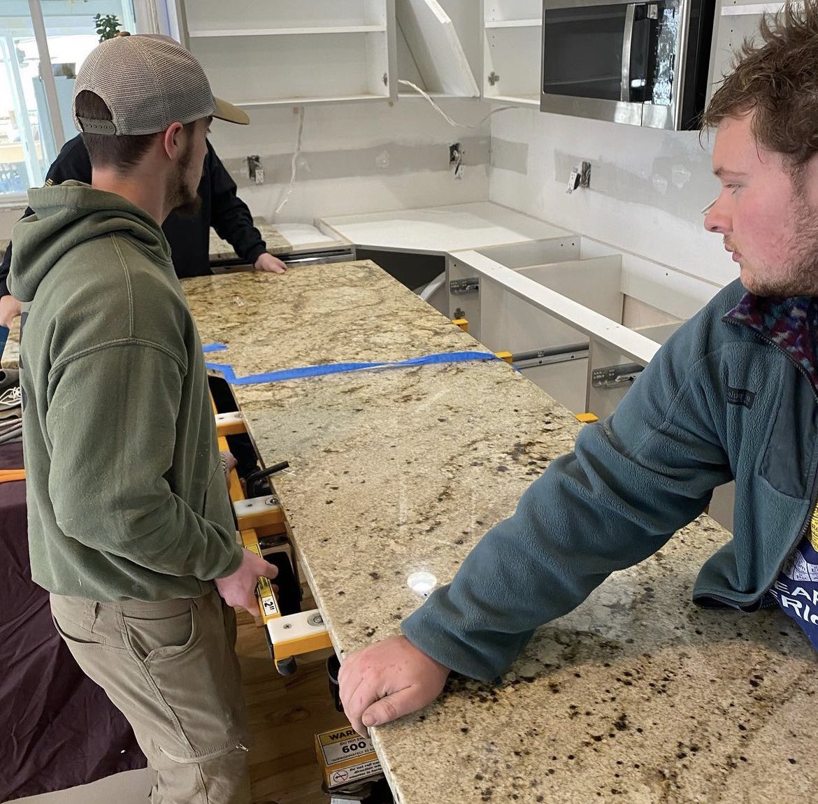 noliftsystem's tweet photo. The average install crew lifts over a MILLION POUNDS every year which causes career ending injuries. Join us as we solve this problem. #noliftsystem #cumulativeeffect
📸Stone Surfaces Idaho https://t.co/xx9BTbQkLg
