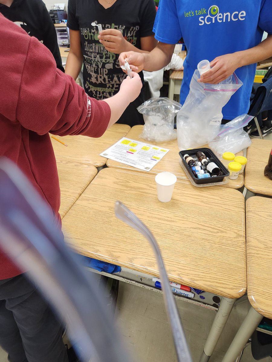 debdol13's tweet photo. Chromatography, fingerprint analysis, and chemical analysis to find out "whodunnit" today. Forensic Science is so cool!@belleriverbucs https://t.co/mEii5eH4Z4