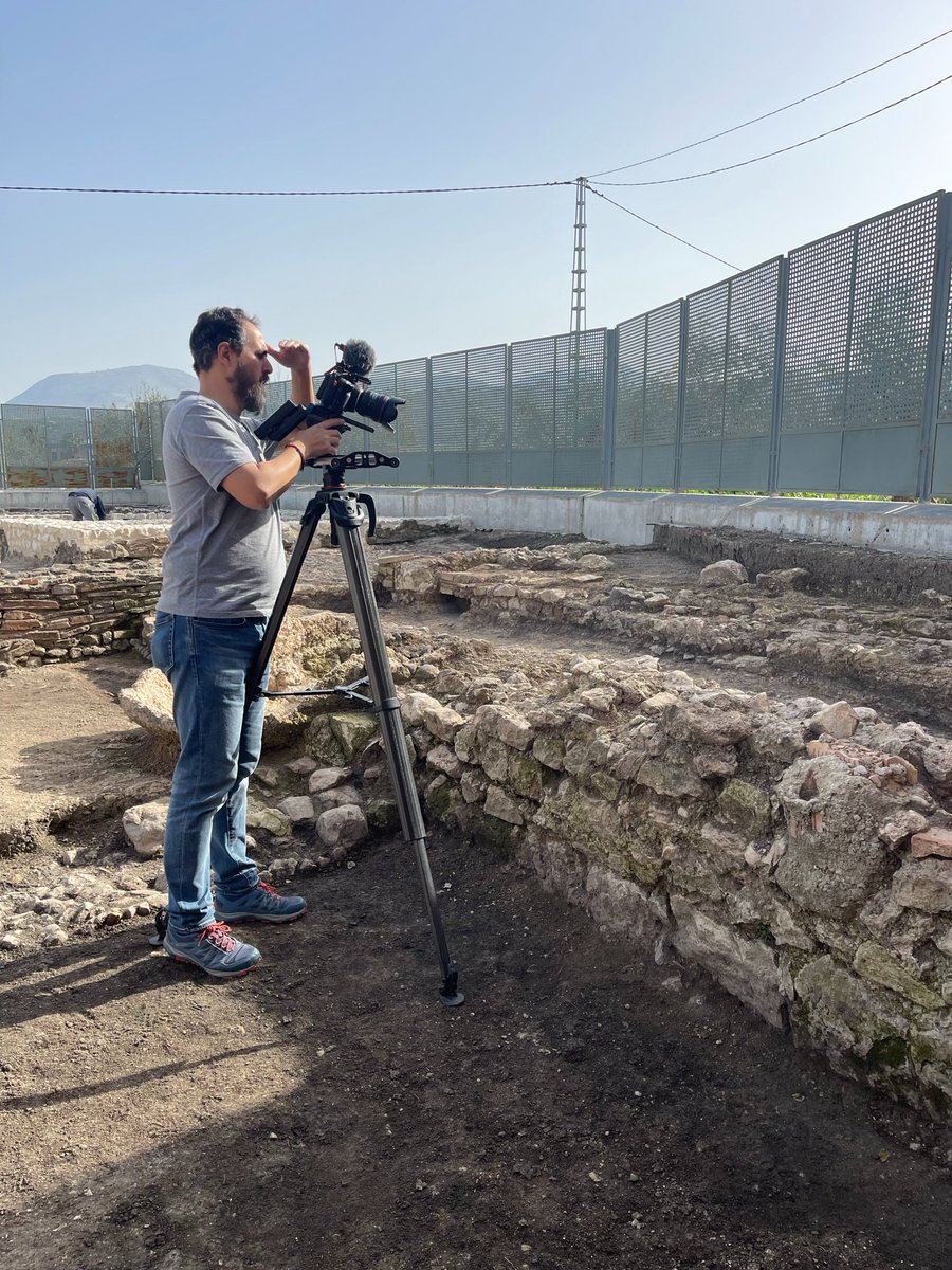 Hoy, el equipo de La Nave de Tharsis dedicada a la producción de Arqueomanía, ha visitado la Villa del Mitra para hacer un reportaje sobre los últimos hallazgos, en particular del mitreo, y los trabajos de restauración. Será emitido el próximo 22 de marzo (TVE2).