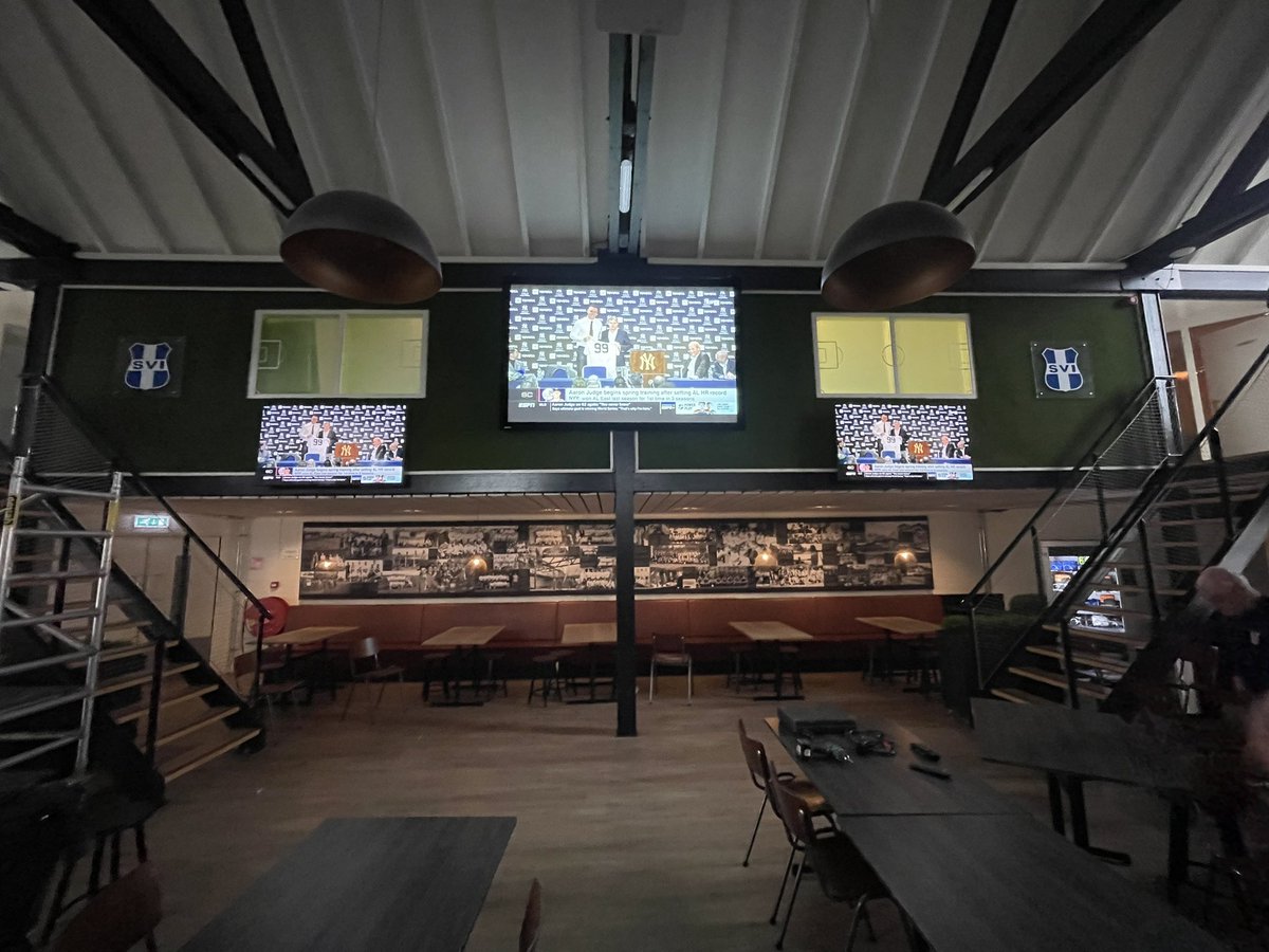 MixedBytesNL's tweet photo. Laatst hebben we al 2 tv’s achter de bar in de kantine van v.v. SVI vervangen. Nu was het de beurt aan de overige tv’s en de beamer. Ook deze schermen en beamer zijn aangesloten op onze narrowcasting en zorgen dat MixedBytes en alle andere sponsoren weer scherp in beeld zijn. https://t.co/j8nKOrZngW