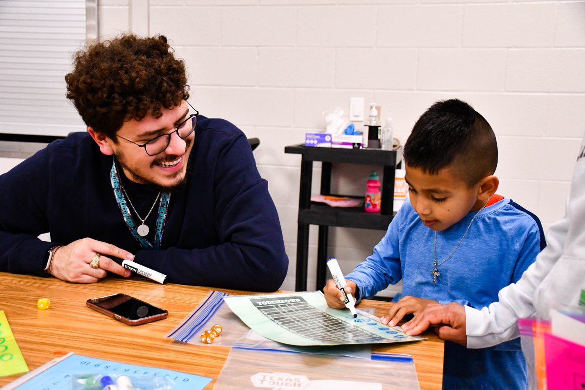 BryanISD's tweet photo. One thing's certain – the Neal Elementary in Bryan ISD Regal Eagles love MATH! The school's math night featured lots of engaged students &amp; families. They enjoyed math games like bingo &amp; math football!

#NealElementary #MathLeaders #BryanProud https://t.co/5WvdxOdac8